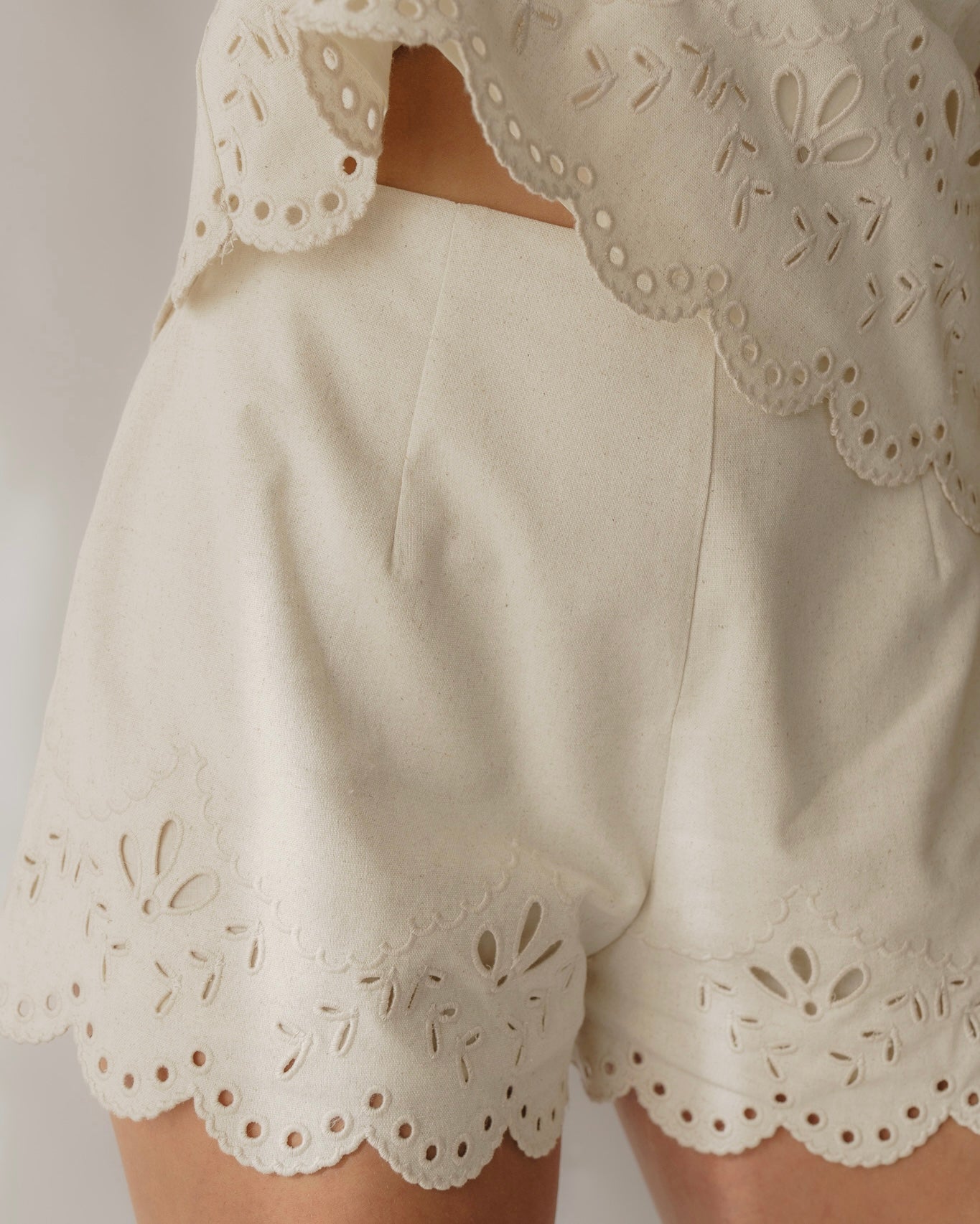 Scalloped Linen Eyelet Set