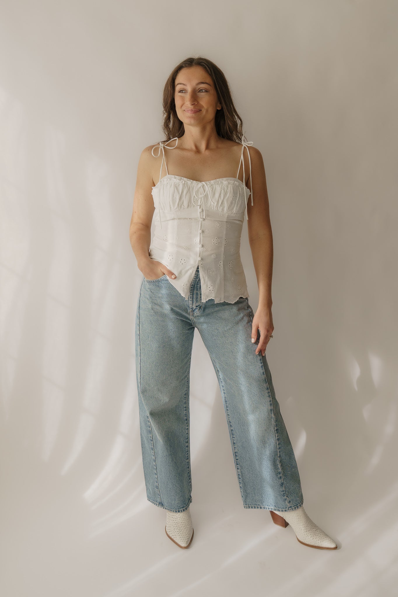 Slight Twist Barrel Jean