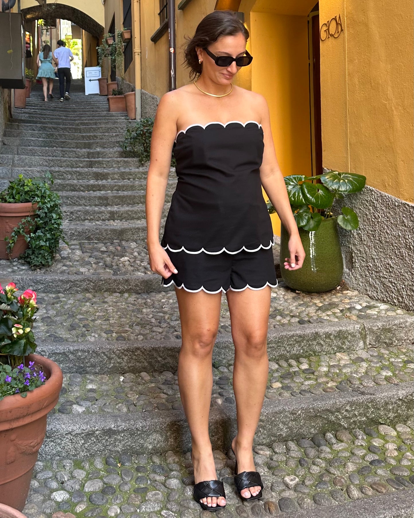 Scalloped Edge Contrast Set