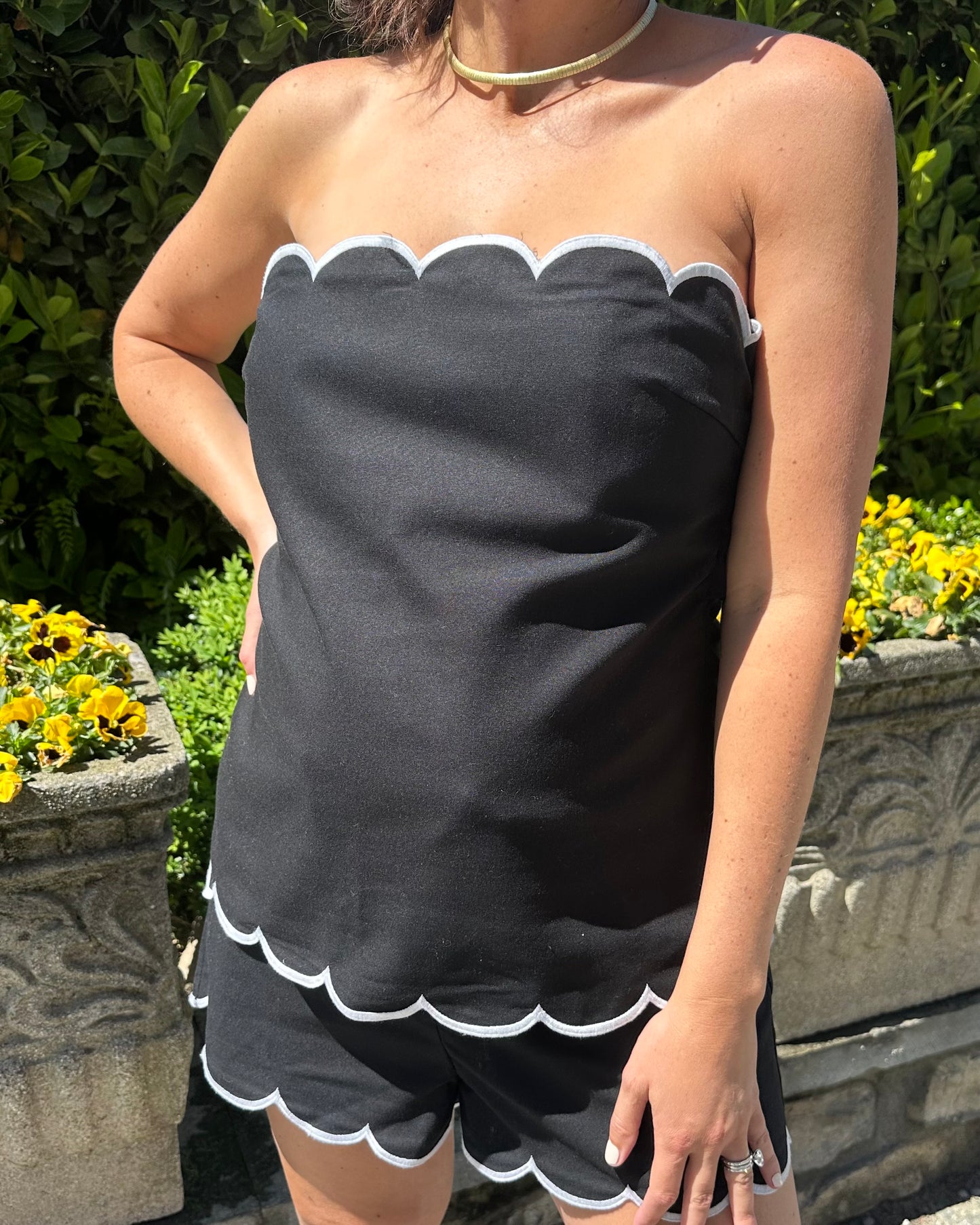Scalloped Edge Contrast Set